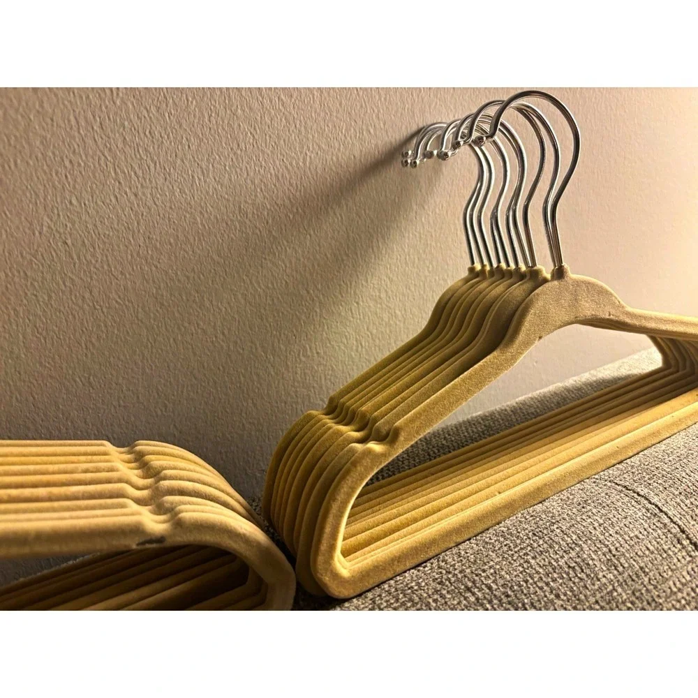 20pc Beige Non-Slip Velvet Hangers w/ Metal Hooks (KIDS)